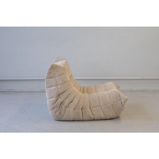 Togo Lounge Chair in Beige Corduroy by Michel Ducaroy for Ligne Roset, 1970 For Sale - Image 3 of 9