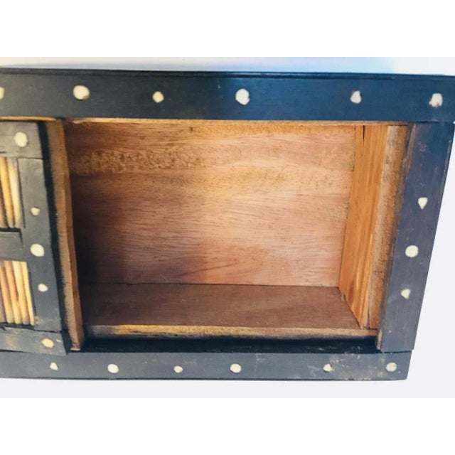 Antique Anglo-Indian quill box handcrafted and decorated with porcupine quills and bone dots. Made in Ceylon which was the...