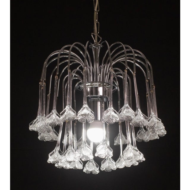 Murano chandelier with white flowers in Hollywood Regency style. This beautiful luxury Murano glass chandelier is a design...