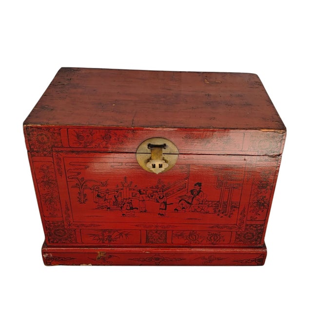 1900 - 1909 1900s Hand Painted Red Trunk For Sale - Image 5 of 8