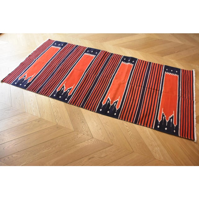 The Dhurrie is a kilim entirely composed of excellent quality cotton, which gives this particular product a warm effect in...