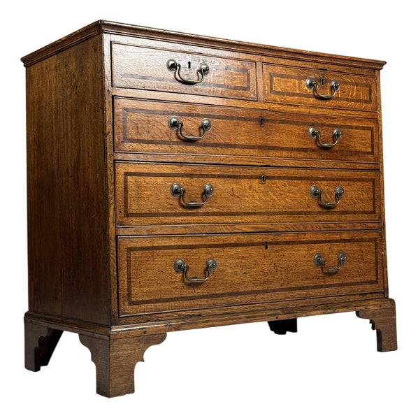 English Chest of Drawers in Oak For Sale
