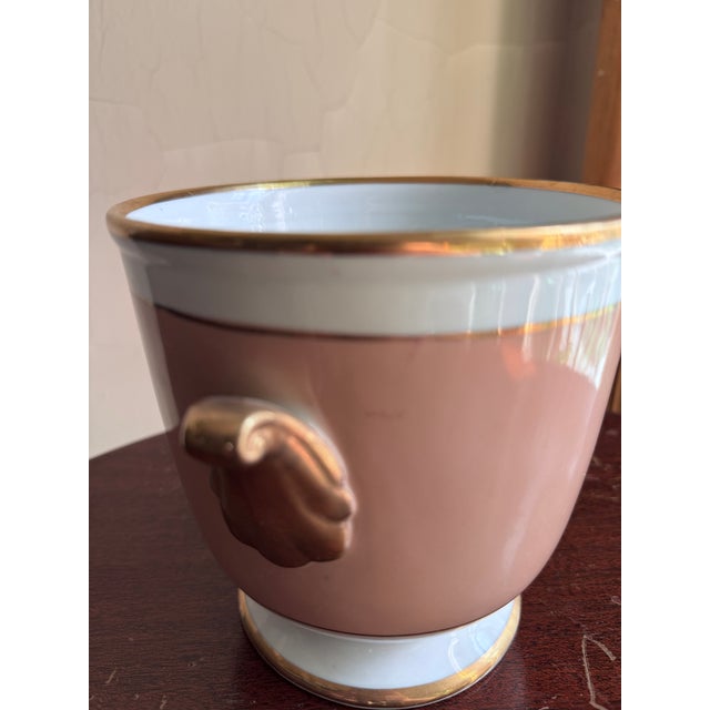 Fitz & Floyd cachepot from the Versailles Shell Peach collection, produced between 1984 and 1992. White glazed body with...