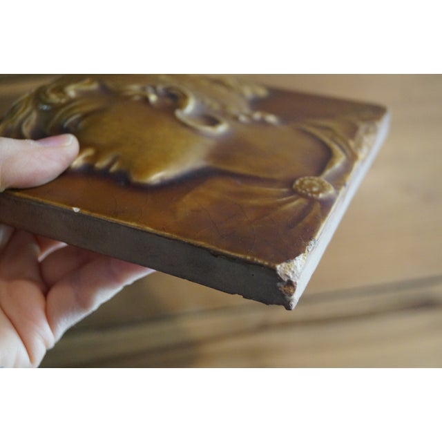 A beautiful Victorian portrait tile which features a woman in profile. This tile is in overall good condition, with some...