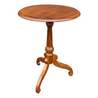 Ethan Allen Country Crossings Traditional Farmhouse Solid Maple Candle Stand Side Table (17-8415 Cinnamon) For Sale