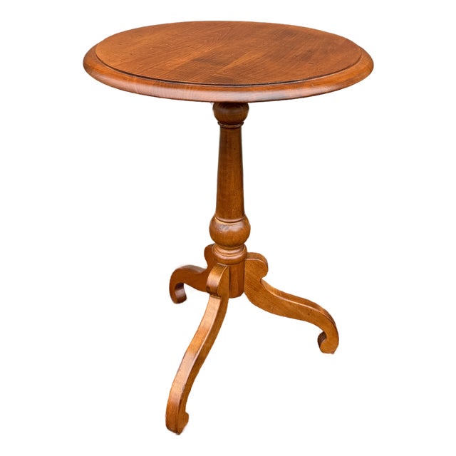 Ethan Allen Country Crossings Traditional Farmhouse Solid Maple Candle Stand Side Table (17-8415 Cinnamon) For Sale