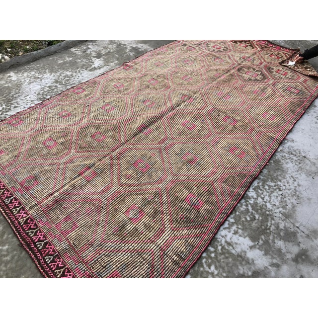 Textile 1960s Vintage Turkish Oushak Faded Floral Kilim Rug - 5′5″ × 9′10″ For Sale - Image 7 of 9