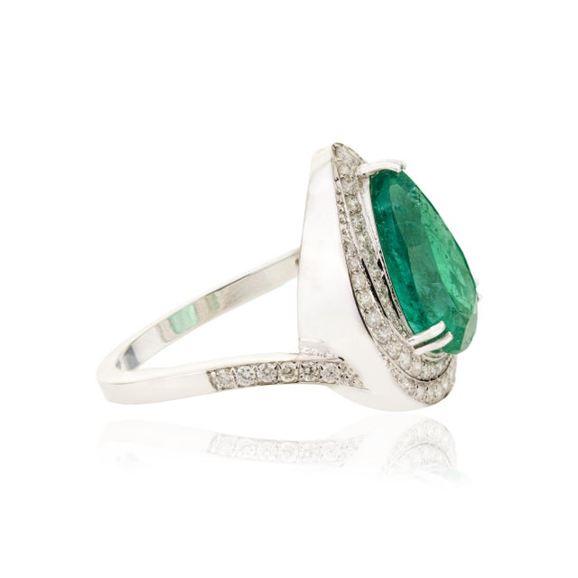 Green VRJewels 3.74ct Pear Shape Emerald Diamond Double Halo Cocktail Ring 18k Gold Size 5 For Sale - Image 8 of 18