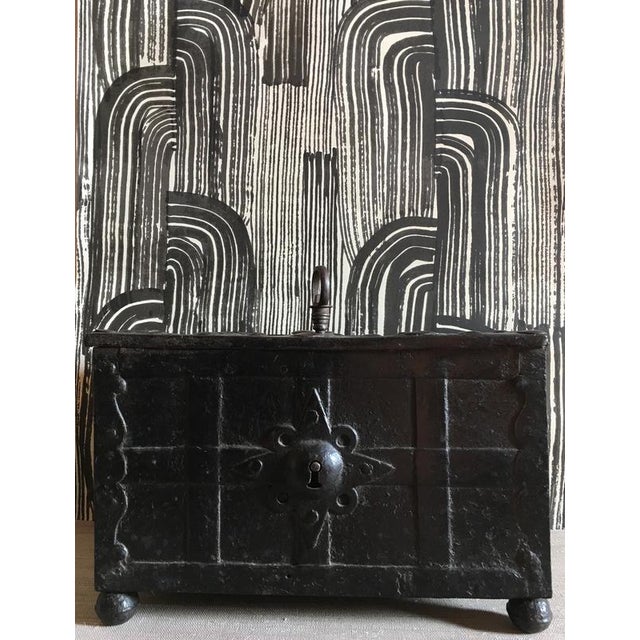 Early 17th Century Medieval Handcrafted Black Iron Coffer or Box, 1610 For Sale - Image 3 of 17
