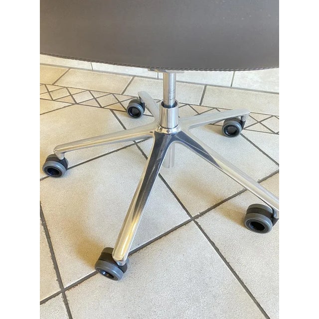 A swivel chair *Original COR * Cordia model Dimensions: Seat height: 50 cm Total height: 85 cm Depth: 52cm Width: 43cm...