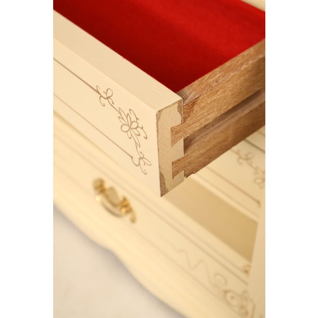 Painted Chinoiserie Style Jewelry Chest For Sale In Philadelphia - Image 6 of 18