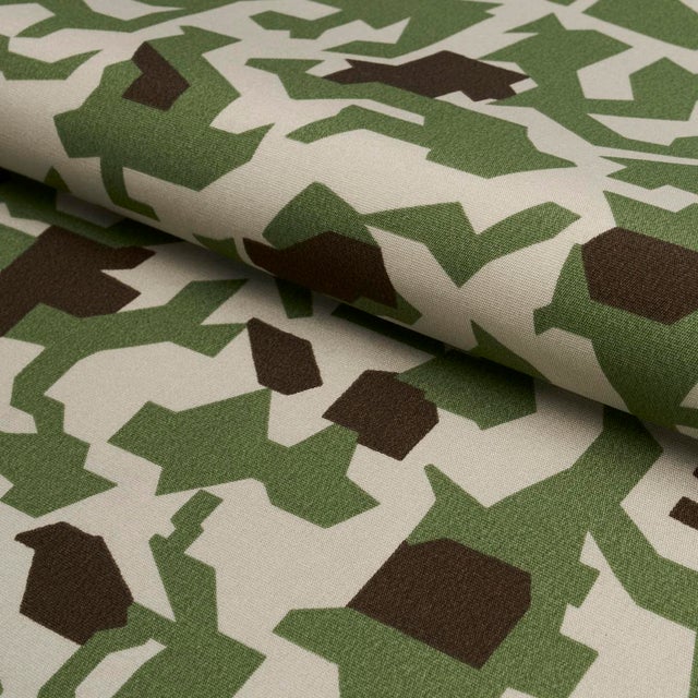 Schumacher SAMPLE - Schumacher Torrey Camo Indoor/Outdoor Fabric In Forest For Sale - Image 4 of 4