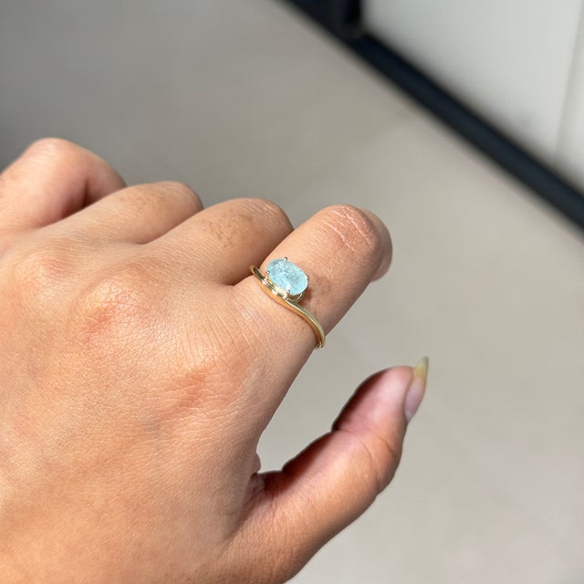 1.13ct Oval Paraiba Tourmaline Wavy Solitaire Ring in 18k Yellow Gold Size 5 For Sale - Image 9 of 18