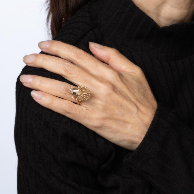 Metal 70s Vintage Hedgehog Ring 14k Yellow Gold Pearl Sapphire Eyes Sz 4.5 Jewelry For Sale - Image 7 of 8