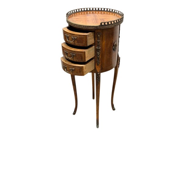 1940s Pair of French Louis XV Style Inlaid Round Nightstands With Gallery For Sale - Image 4 of 17