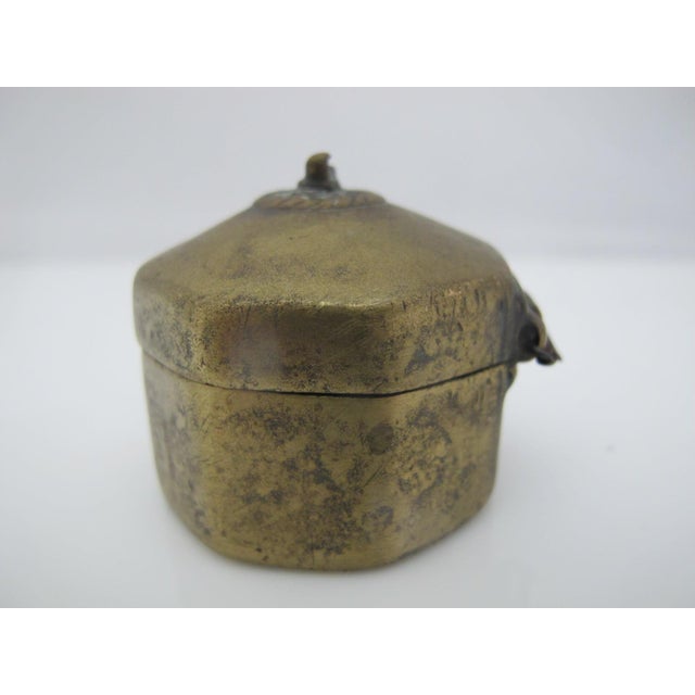 Small Antique Mughal Indian Brass Brass Octagonal Betel Nut Box For Sale - Image 4 of 9