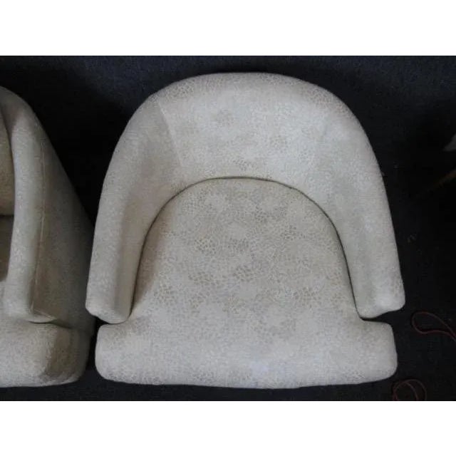 Pair of Mid-Century White Lounge Chairs For Sale In New York - Image 6 of 11