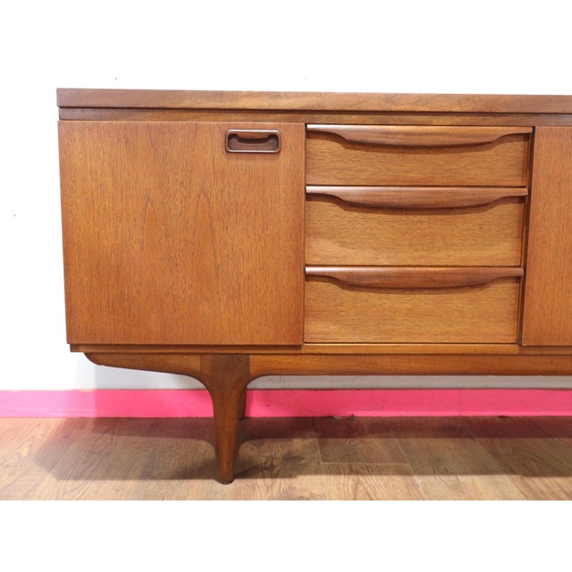 1960s Mid Century Modern Vintage Teak Sideboard Credenza in the Style of Greaves and Thomas For Sale - Image 4 of 14