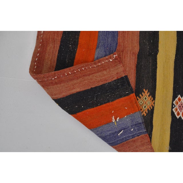 1960s Neutral Vintage Handwoven Kilim Rug For Sale - Image 5 of 7