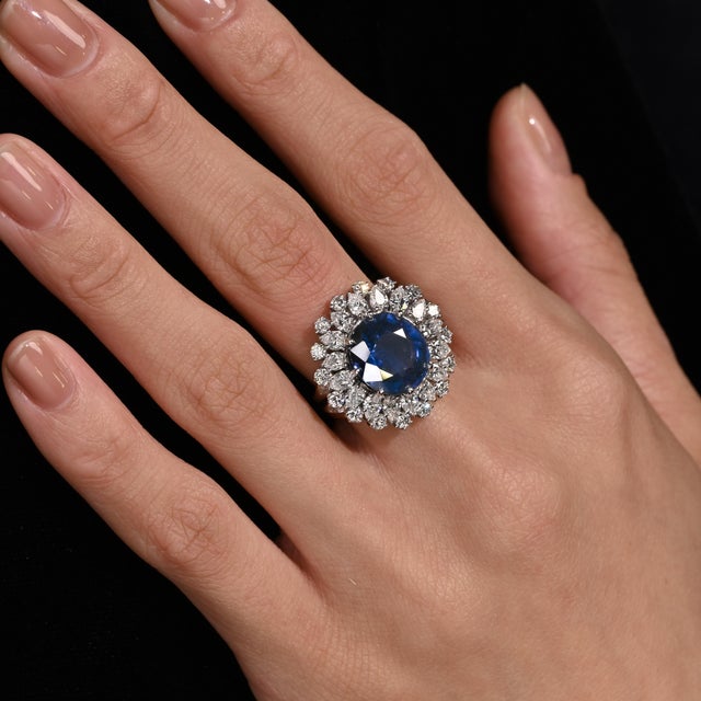 Blue 1990s Certified 7.15 Carat Vivid Blue Sapphire & Diamond Sunburst Vintage French Ring, Size 6.5 For Sale - Image 8 of 10