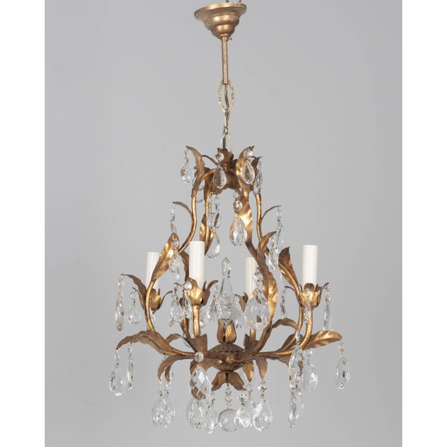 Hollywood Regency Italian Gilt Tôle Crystal Chandelier For Sale - Image 3 of 15