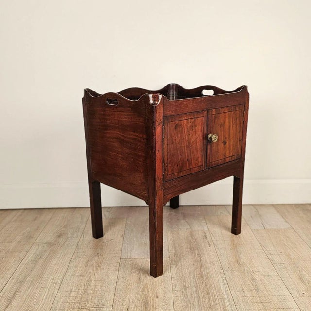 George III Period Ebony Inlaid Mahogany Commode, England Circa 1790 For Sale - Image 4 of 8