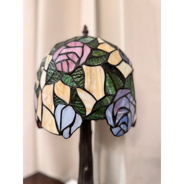 Art Nouveau Vintage Tiffany Style Floral Stained Glass Accent Table Lamp With Tree Trunk Base For Sale - Image 3 of 10