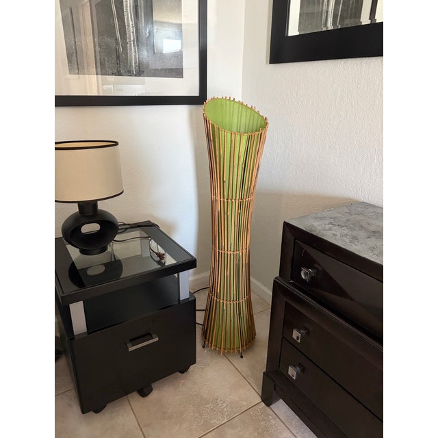 This floor lamp is in very good vintage condition, with age-appropriate wear throughout. Please see all of the photographs...