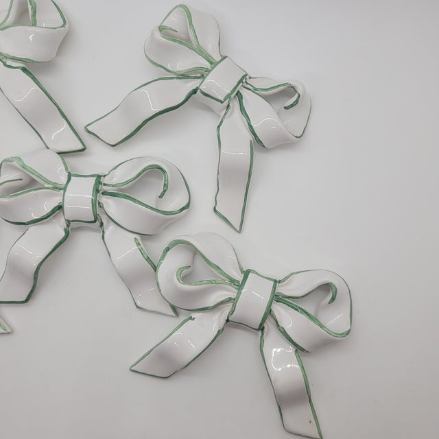 Shabby Chic Vintage 5 Ceramic Bows Majolica Green Rim Knife Holder Rests Table Decor For Sale - Image 3 of 8