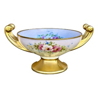 Early 20th Century Hutschenreuther Selb Footed Hand-Painted Floral Serving Bowl With Pearlized Glaze & Gold Trim For Sale
