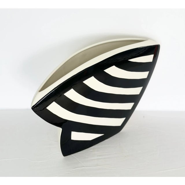 1990s John Bergen Studio Postmodern Black and White Ceramic Amorphous Vase For Sale - Image 4 of 9