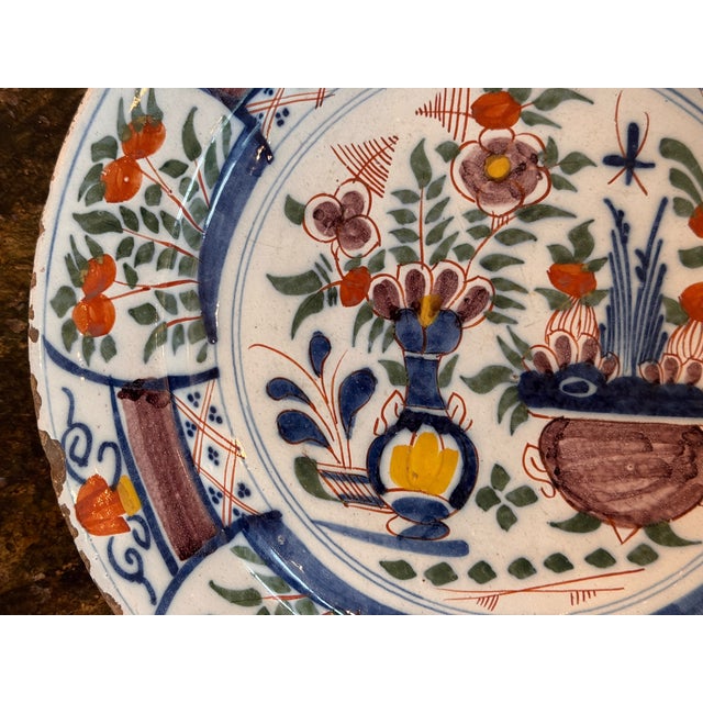 18th Century Dutch Polychrome Delft Charger For Sale - Image 4 of 6