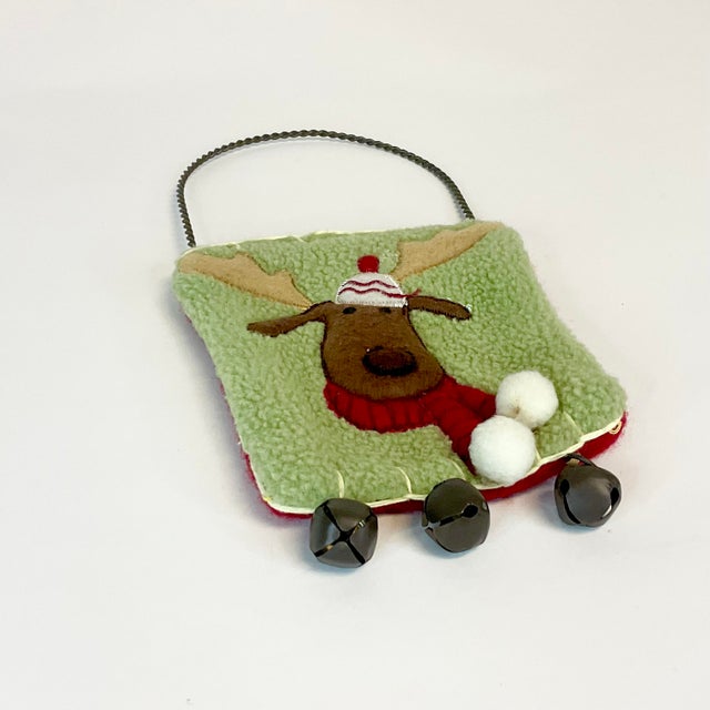 Metal 1980s Vintage Boho Chic Arts & Crafts Christmas Reindeer Door Hanger. For Sale - Image 7 of 8