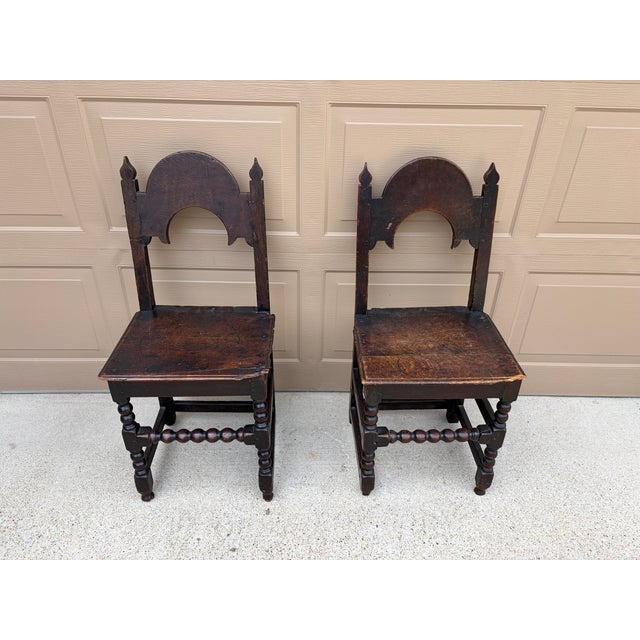 French Country 17th Century English Yorkshire Oak Backstool Chairs, a Pair For Sale - Image 3 of 17