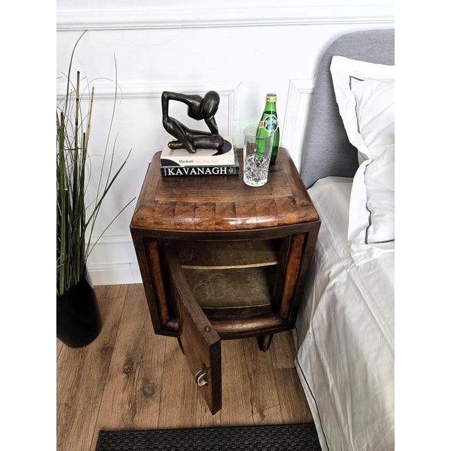 Italian Art Deco Style Bedside Tables in Burl Walnut, 1940s, Set of 2 For Sale - Image 4 of 12