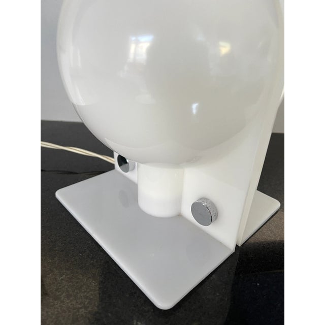 Pair of Lucite Lamps Sirio by Brazzoni Lampa for Harvey Guzzini. Italy, 1970s For Sale - Image 9 of 13
