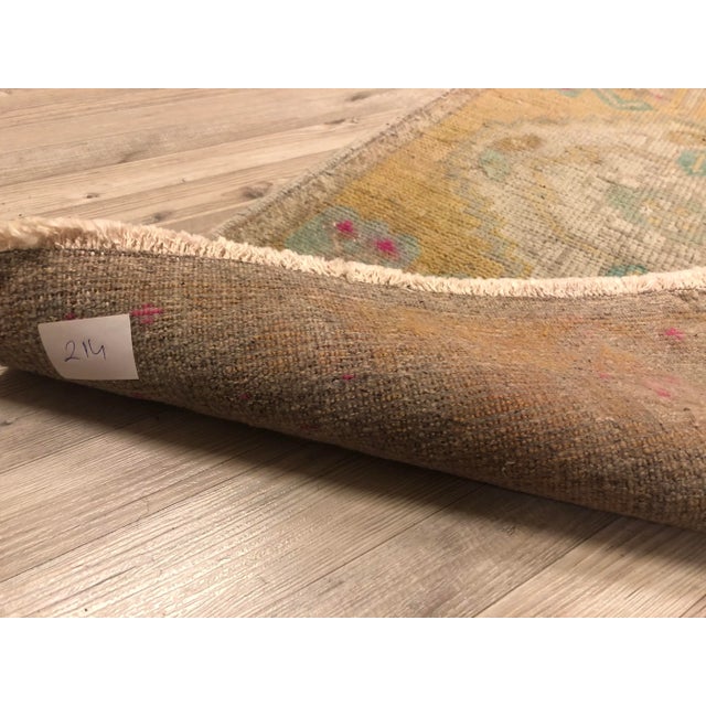 1960s Vintage Turkish Oushak Faded Rug - 1′6″ × 3′ For Sale - Image 4 of 6