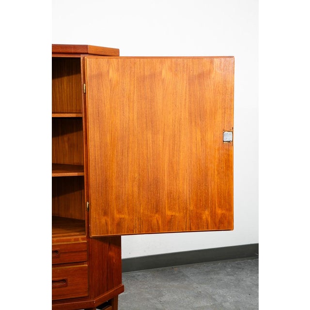 Wood Mid Century Danish Modern Corner Cabinet Unit Teak MCM Denmark Large 3 Drawers For Sale - Image 7 of 12