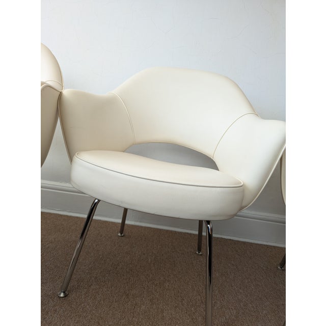 Authentic Knoll Saarinen Executive Armchairs, sold as a matching pair (4 available). Designed by Eero Saarinen and...