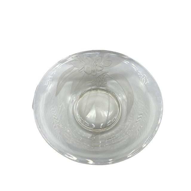 1950s Vintage 1950's Dorothy Thorpe Etched Art Glass Hibiscus Bowl For Sale - Image 5 of 9