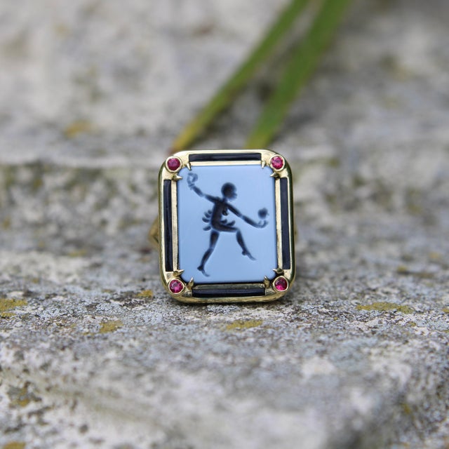 1990s 18k Gold Josephine Baker Banded Agate Intaglio Ring With Enamel and Rubies, Size 7 For Sale - Image 11 of 13