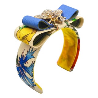 Gucci Flora Ivory Bumblebee Vintage Silk Necktie Cuff Bracelet For Sale