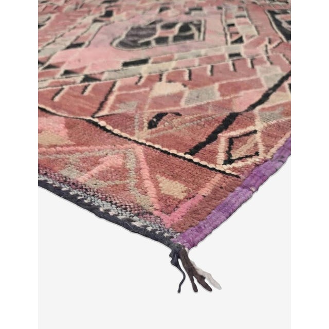 Vintage Moroccan Rug – Blush Pink Tribal Berber Carpet This vintage Moroccan rug features a captivating tribal composition...