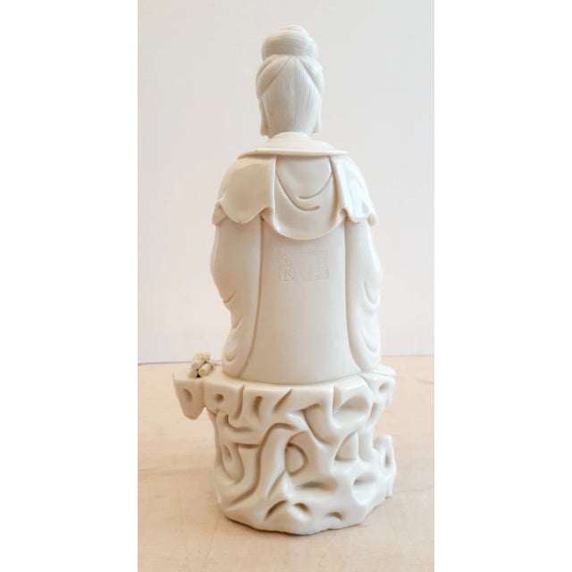 Chinese Late 19th Century Chinese DeHua Porcelain Seated Kuan Yin on a Tree Root Throne For Sale - Image 3 of 11