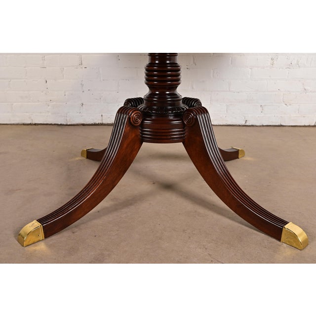Wood Baker Furniture Georgian Banded Mahogany Pedestal Dining Table, Newly Refinished For Sale - Image 7 of 10