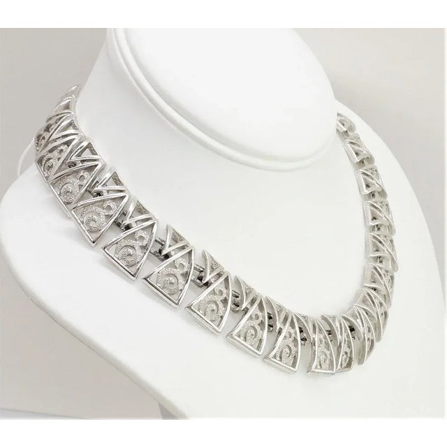 1960s Vintage 1960s Signed Monet Rhodium Plated Interlocking V Shapes Collar Necklace For Sale - Image 5 of 7