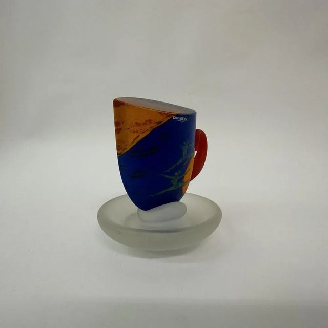 1980s Tea Cup and Saucer by Kjell Engman for Kosta Boda, Sweden, 1980s, Set of 2 For Sale - Image 5 of 11