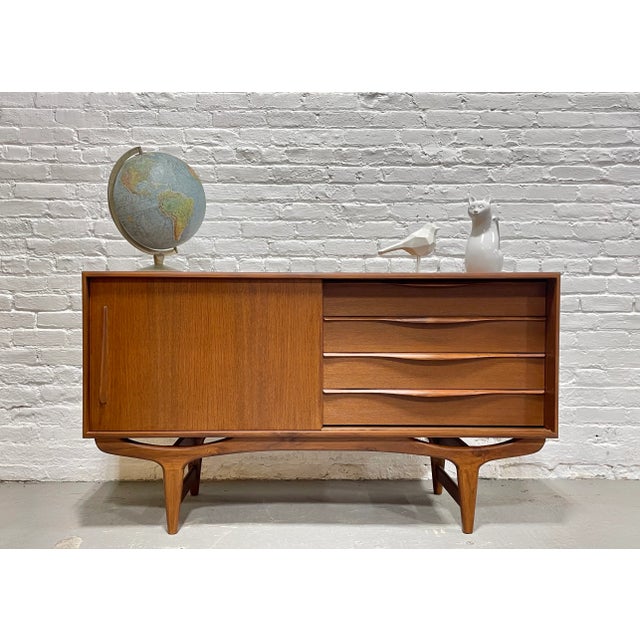 Mid Century Modern Styled Handmade Sculptural Credenza / Media Stand / Sideboard For Sale In New York - Image 6 of 13