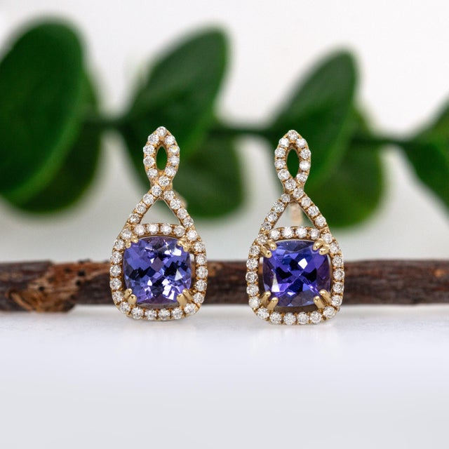 Modern 1.55ct Tanzanite Stud Earrings, Solid 14k Yellow Gold – Cushion 5mm For Sale - Image 3 of 6