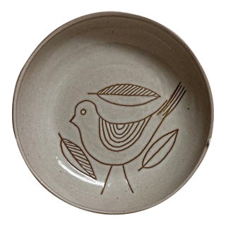1960s Gordon and Jane Martz Incised Bird Ceramic Bowl, Marshall Studios For Sale
